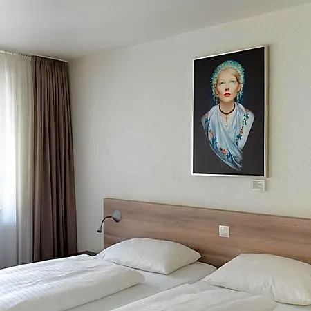 Schwarzwalder Hof 3*