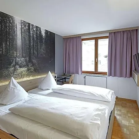 Schwarzwalder Hof Otel 3*